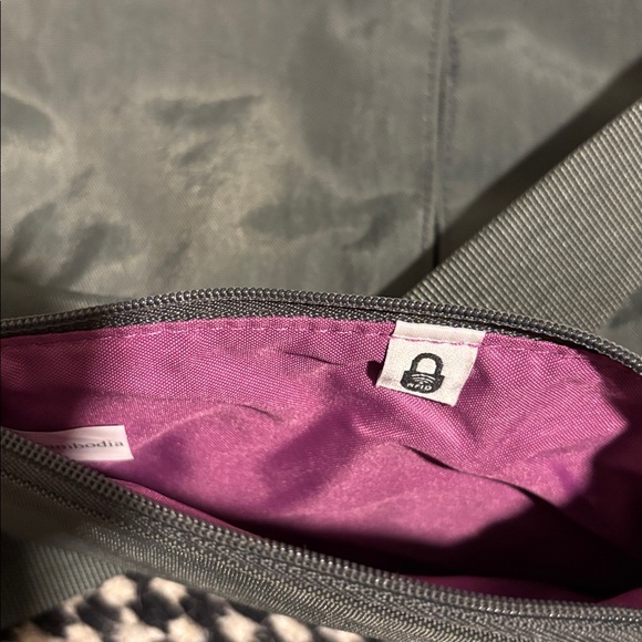 Baggallini Shoulder Bag with Wallet - Picture 8 of 8